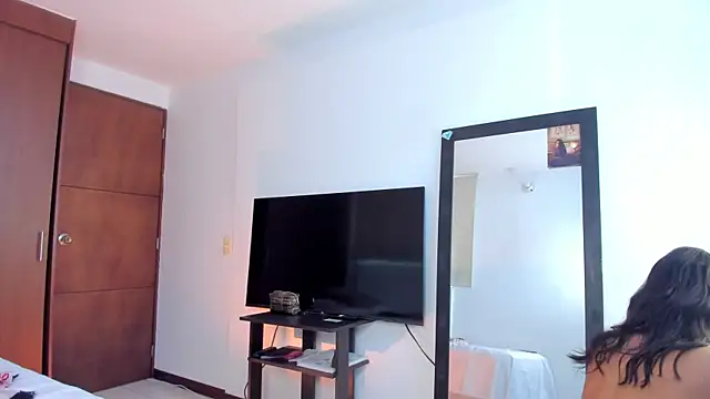 Snapshot of Aleja_arango1 chatting on May 1, 2026, 3:50 pm Aleja arango1 online show from May 1, 2026, 3:50 pm