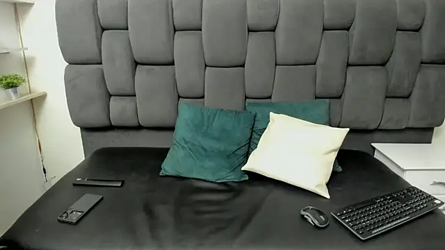 Snapshot of Yef_Thin chatting on February 22, 2025, 3:45 am Yef Thin online show from February 22, 2025, 3:45 am