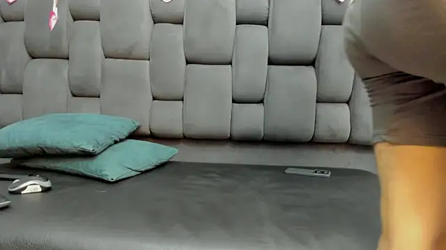 Snapshot of Yef_Thin chatting on February 9, 2025, 10:42 am Yef Thin online show from February 9, 2025, 10:42 am