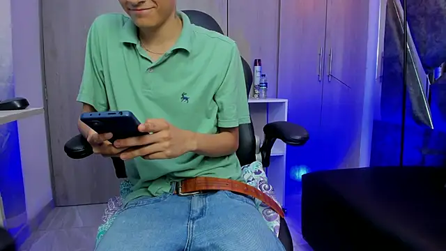 Snapshot of Yef_Thin chatting on September 13, 2025, 3:28 am Yef Thin online show from September 13, 2025, 3:28 am