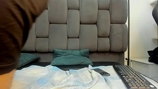 Snapshot of Yef_Thin chatting on March 21, 2025, 6:40 pm Yef Thin online show from March 21, 2025, 6:40 pm