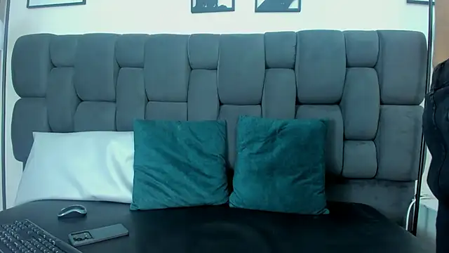 Snapshot of Yef_Thin chatting on March 18, 2025, 11:55 am Yef Thin online show from March 18, 2025, 11:55 am