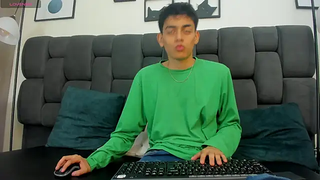 Snapshot of Yef_Thin chatting on March 17, 2025, 12:04 pm Yef Thin online show from March 17, 2025, 12:04 pm