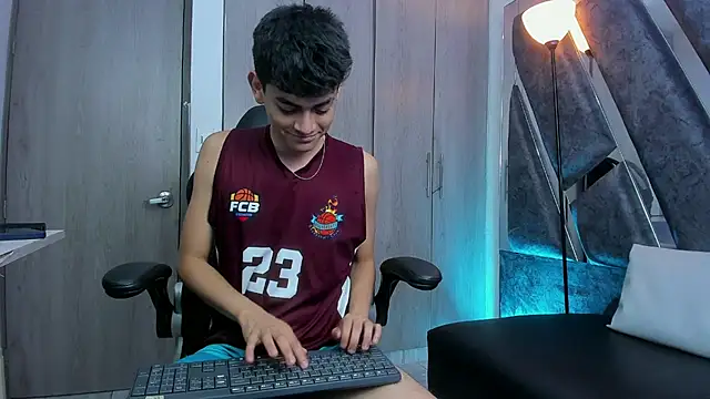 Snapshot of Yef_Thin chatting on September 21, 2025, 2:49 am Yef Thin online show from September 21, 2025, 2:49 am