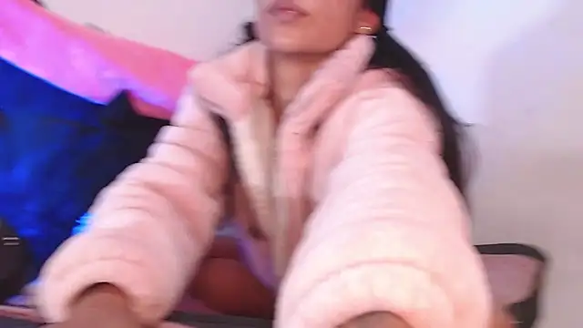 valerycarter  online show from November 7, 2025, 3:33 am