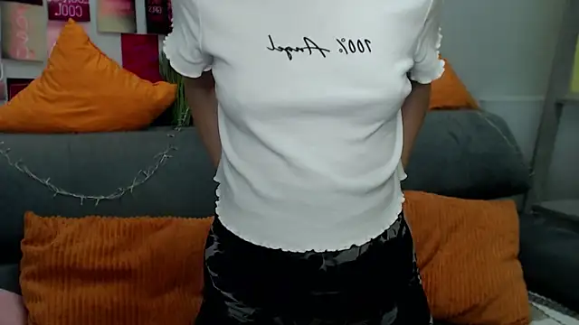 Snapshot of MilanaRoza chatting on October 26, 2025, 5:57 pm MilanaRoza online show from October 26, 2025, 5:57 pm