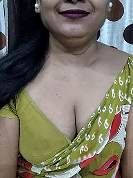 Snapshot of yoursweety09 chatting on August 3, 2026, 12:08 am yoursweety09 online show from August 3, 2026, 12:08 am