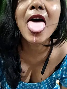 yoursweety09 online show from October 25, 2025, 1:49 am