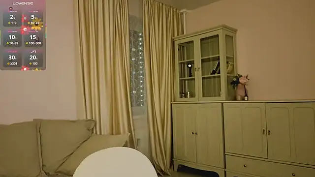 Snapshot of Alisia_Mars chatting on November 29, 2025, 5:18 am Alisia Mars online show from November 29, 2025, 5:18 am