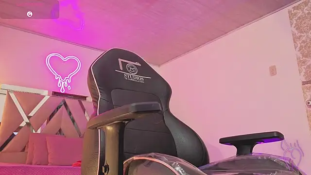 Laylafoxy tay online show from December 2, 2025, 3:30 am