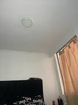 Snapshot of Im_Valen_Cute chatting on March 10, 2025, 10:24 pm Im Valen Cute online show from March 10, 2025, 10:24 pm