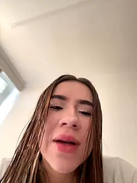 Snapshot of Im_Valen_Cute chatting on October 28, 2025, 5:23 pm Im Valen Cute online show from October 28, 2025, 5:23 pm