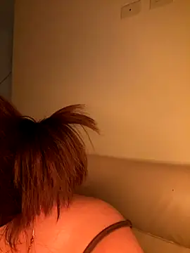 Snapshot of Im_Valen_Cute chatting on October 4, 2025, 2:24 am Im Valen Cute online show from October 4, 2025, 2:24 am