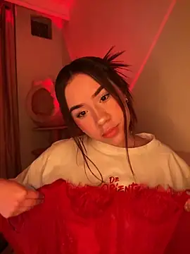 Snapshot of Im_Valen_Cute chatting on December 3, 2025, 4:13 am Im Valen Cute online show from December 3, 2025, 4:13 am