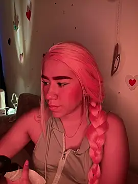 Snapshot of Im_Valen_Cute chatting on March 3, 2025, 11:24 pm Im Valen Cute online show from March 3, 2025, 11:24 pm