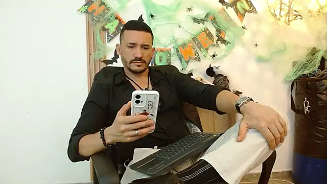 Reiko 85  online show from October 15, 2025, 2:36 pm