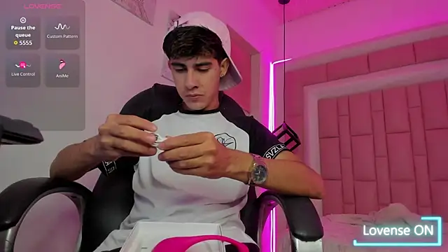 Dyla n18 online show from November 14, 2025, 2:54 pm