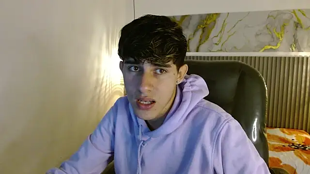 Dyla n18 online show from December 14, 2025, 6:35 pm