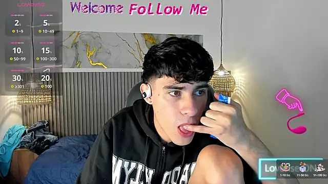 Snapshot of Dyla_n18 chatting on July 6, 2026, 7:38 pm Dyla n18 online show from July 6, 2026, 7:38 pm