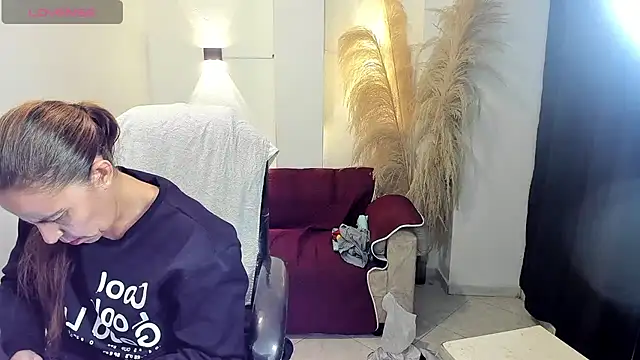 Milf karlye online show from June 9, 2026, 4:35 am