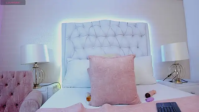 Snapshot of MonserratPeters chatting on January 31, 2025, 8:01 pm MonserratPeters online show from January 31, 2025, 8:01 pm