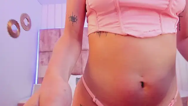 Snapshot of MonserratPeters chatting on January 22, 2025, 7:56 pm MonserratPeters online show from January 22, 2025, 7:56 pm