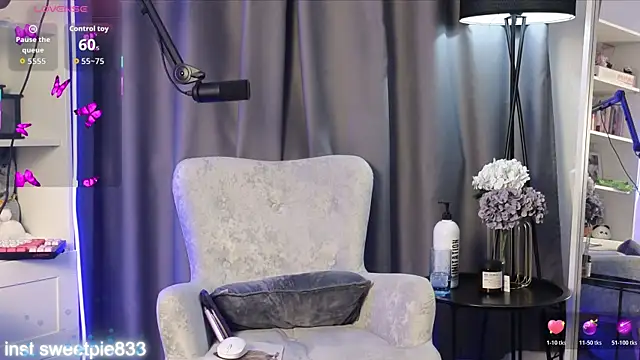 Anal Girl  online show from August 4, 2026, 6:01 pm