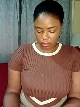 Luciouslips00 online show from November 17, 2025, 3:49 pm