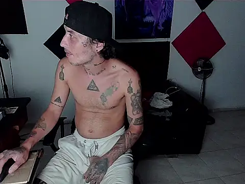 patrik tattoo  online show from October 14, 2025, 10:42 pm