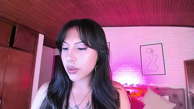 Snapshot of Kitty_Pam chatting on June 11, 2026, 12:32 am Kitty Pam online show from June 11, 2026, 12:32 am