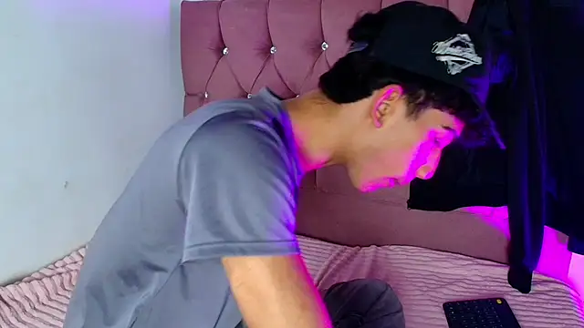 Snapshot of hares_mds chatting on November 18, 2025, 4:10 pm hares mds online show from November 18, 2025, 4:10 pm