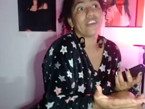 Snapshot of bellacrespalatina chatting on October 10, 2025, 4:13 am bellacrespalatina online show from October 10, 2025, 4:13 am