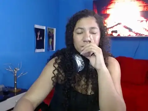 Snapshot of bellacrespalatina chatting on October 31, 2025, 1:24 am bellacrespalatina online show from October 31, 2025, 1:24 am