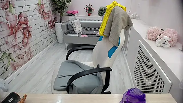 Snapshot of Cutie_Asya chatting on October 7, 2025, 4:24 am Cutie Asya online show from October 7, 2025, 4:24 am