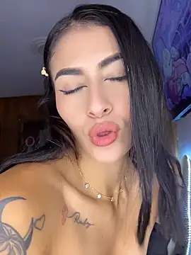emilie xx  online show from June 5, 2026, 5:29 pm