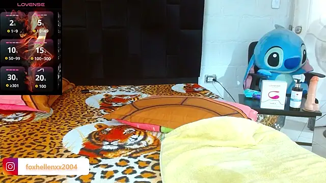 foxhellenxxxx online show from September 24, 2025, 9:10 pm