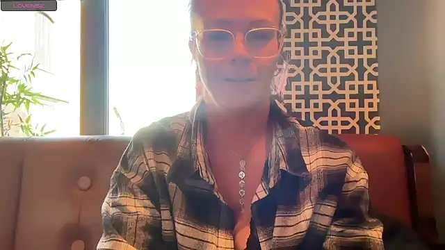 MelodyRoseUk online show from October 28, 2025, 12:04 pm