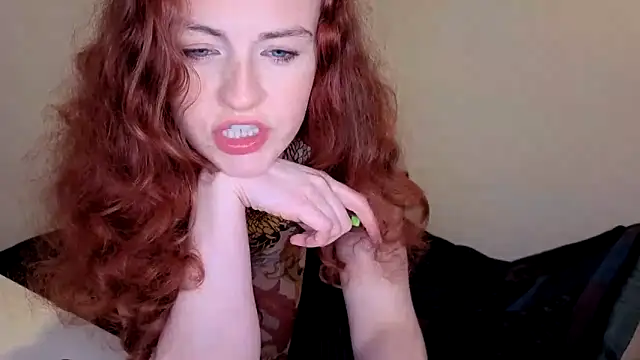 ENGLISHEMILY 69 online show from December 17, 2025, 9:20 pm