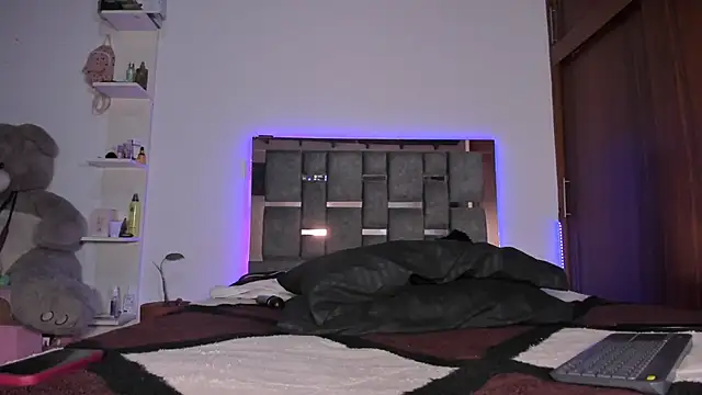 Snapshot of Carol_M8 chatting on October 9, 2025, 3:07 am Carol M8 online show from October 9, 2025, 3:07 am