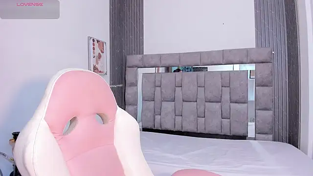 Snapshot of zulyjones chatting on November 11, 2025, 12:22 pm zulyjones online show from November 11, 2025, 12:22 pm