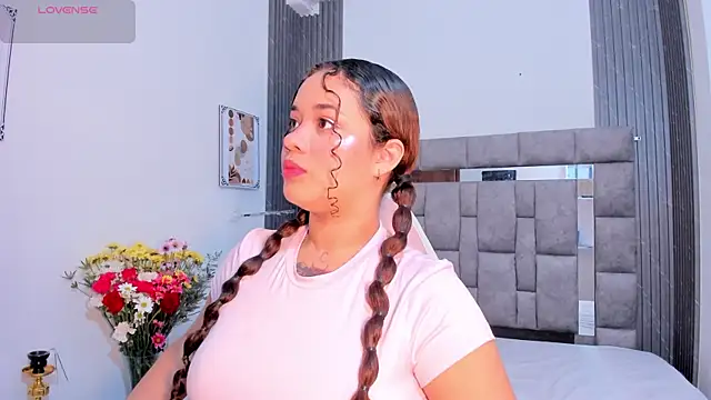 Snapshot of zulyjones chatting on November 20, 2025, 12:39 pm zulyjones online show from November 20, 2025, 12:39 pm