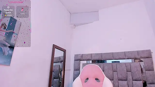 Snapshot of zulyjones chatting on October 7, 2025, 11:55 am zulyjones online show from October 7, 2025, 11:55 am