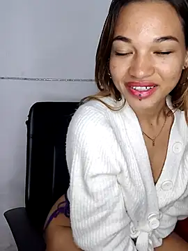 Snapshot of carolanyi chatting on October 31, 2025, 5:04 am carolanyi online show from October 31, 2025, 5:04 am