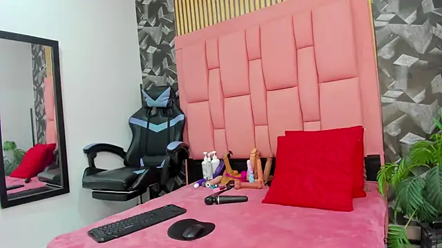 Snapshot of Brithanyslim chatting on November 28, 2025, 1:11 pm Brithanyslim online show from November 28, 2025, 1:11 pm