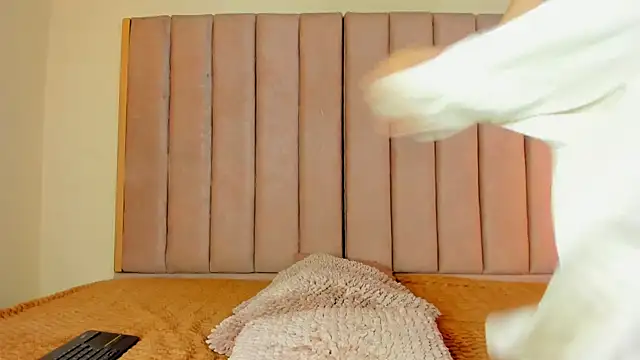 VICTORIA RASH online show from March 10, 2026, 9:30 pm