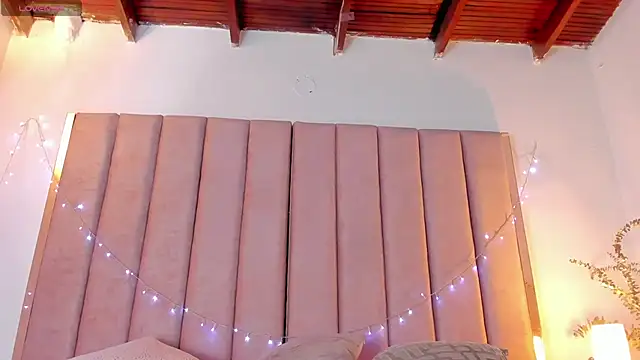 Snapshot of VICTORIA_RASH chatting on January 17, 2025, 9:39 pm VICTORIA RASH online show from January 17, 2025, 9:39 pm