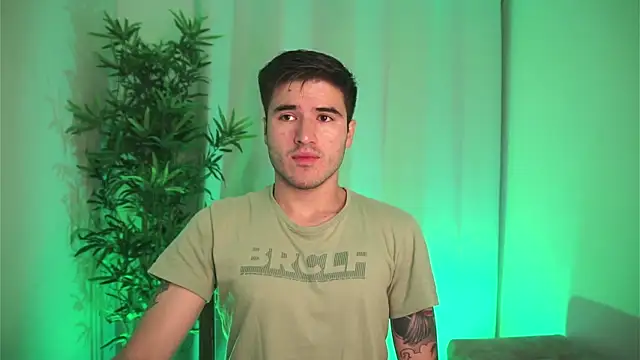 Snapshot of Tony_Wylie chatting on November 13, 2025, 9:57 am Tony Wylie online show from November 13, 2025, 9:57 am