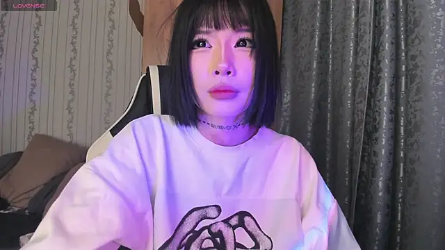 Snapshot of Velvetsky_1 chatting on March 4, 2026, 5:31 pm Velvetsky 1 online show from March 4, 2026, 5:31 pm