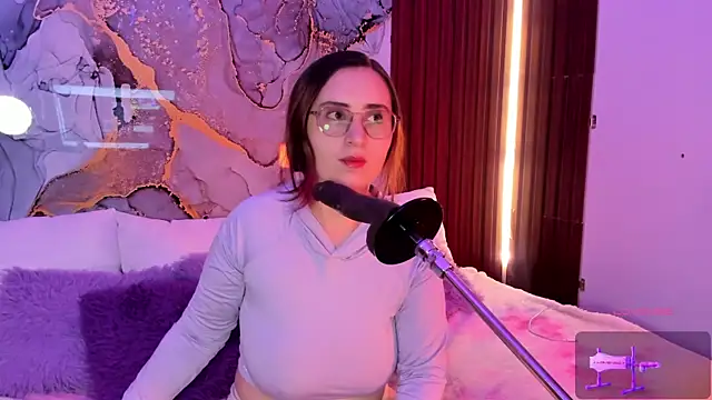 centaurigirl online show from December 18, 2025, 4:39 am