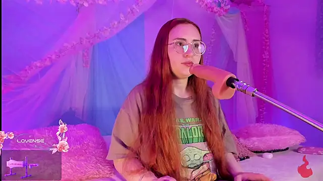 centaurigirl online show from May 14, 2026, 1:35 am